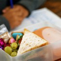 ¿Qué debemos evitar en la alimentación de los niños?