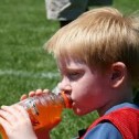 ¿Bebidas isotónicas para niños deportistas?