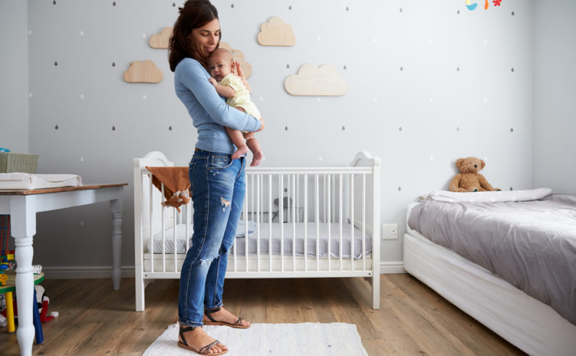 cómo decorar la habitación del bebé con vinilos decorativos