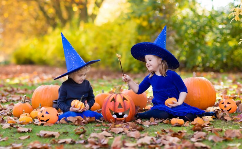 Manualidades infantiles para guardar los caramelos de Halloween